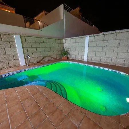 בית נופש The Sunflower Villa - By Medano4You